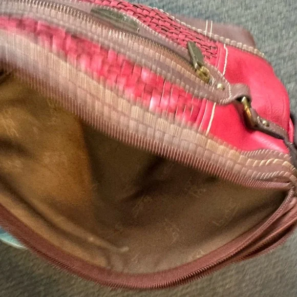 b.o.c. Woven Red and Brown Crossbody Bag - Picture 6 of 9